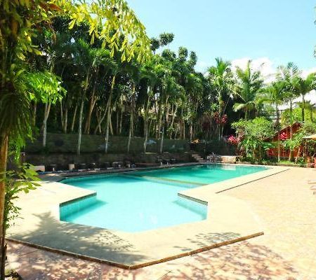 Aquarius Orange Hotel Puncak Exterior photo