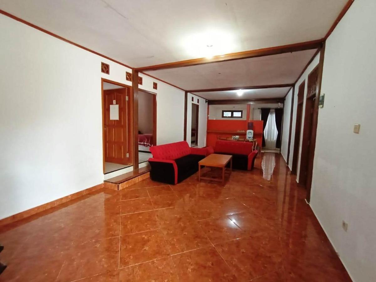 Aquarius Orange Hotel Puncak Exterior photo