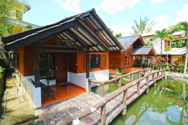 Aquarius Orange Hotel Puncak Exterior photo