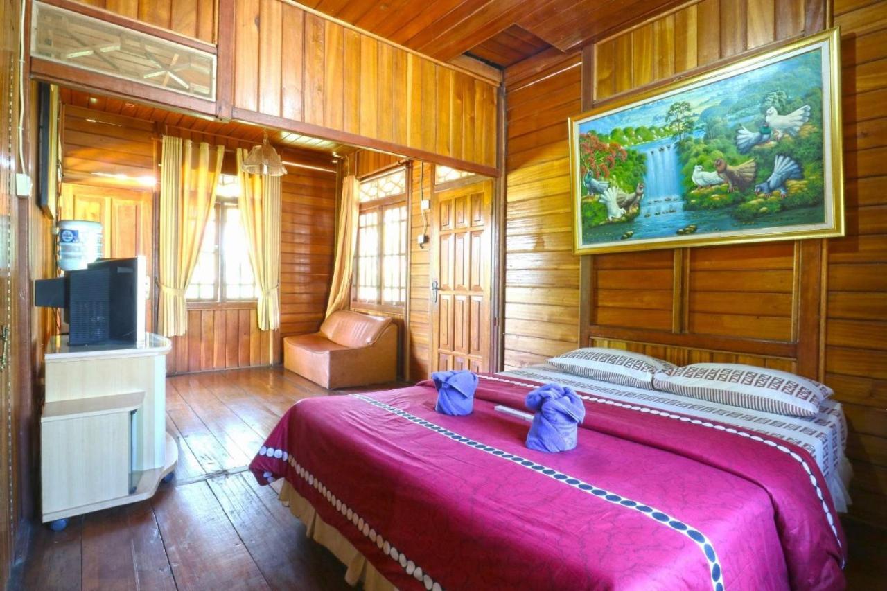 Aquarius Orange Hotel Puncak Exterior photo