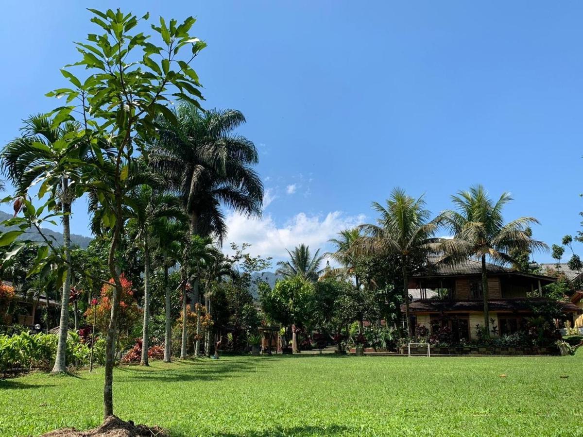 Aquarius Orange Hotel Puncak Exterior photo