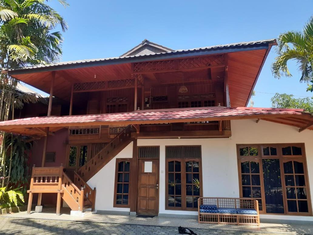 Aquarius Orange Hotel Puncak Exterior photo