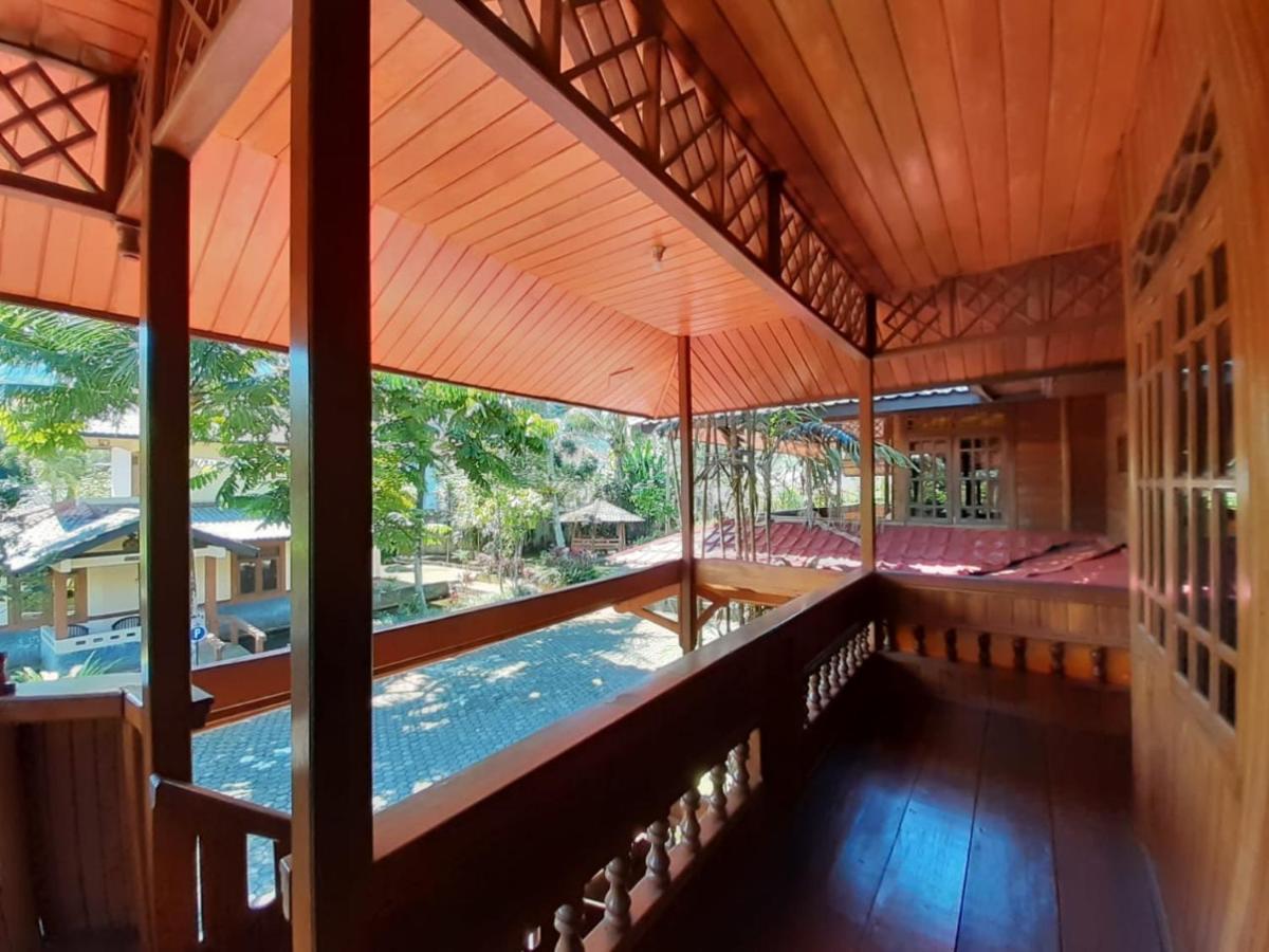 Aquarius Orange Hotel Puncak Exterior photo