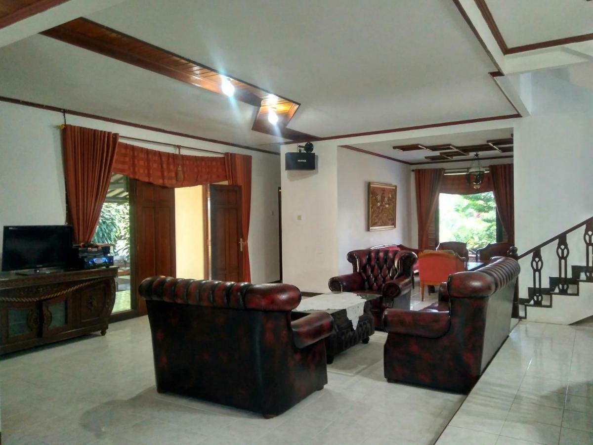 Aquarius Orange Hotel Puncak Exterior photo