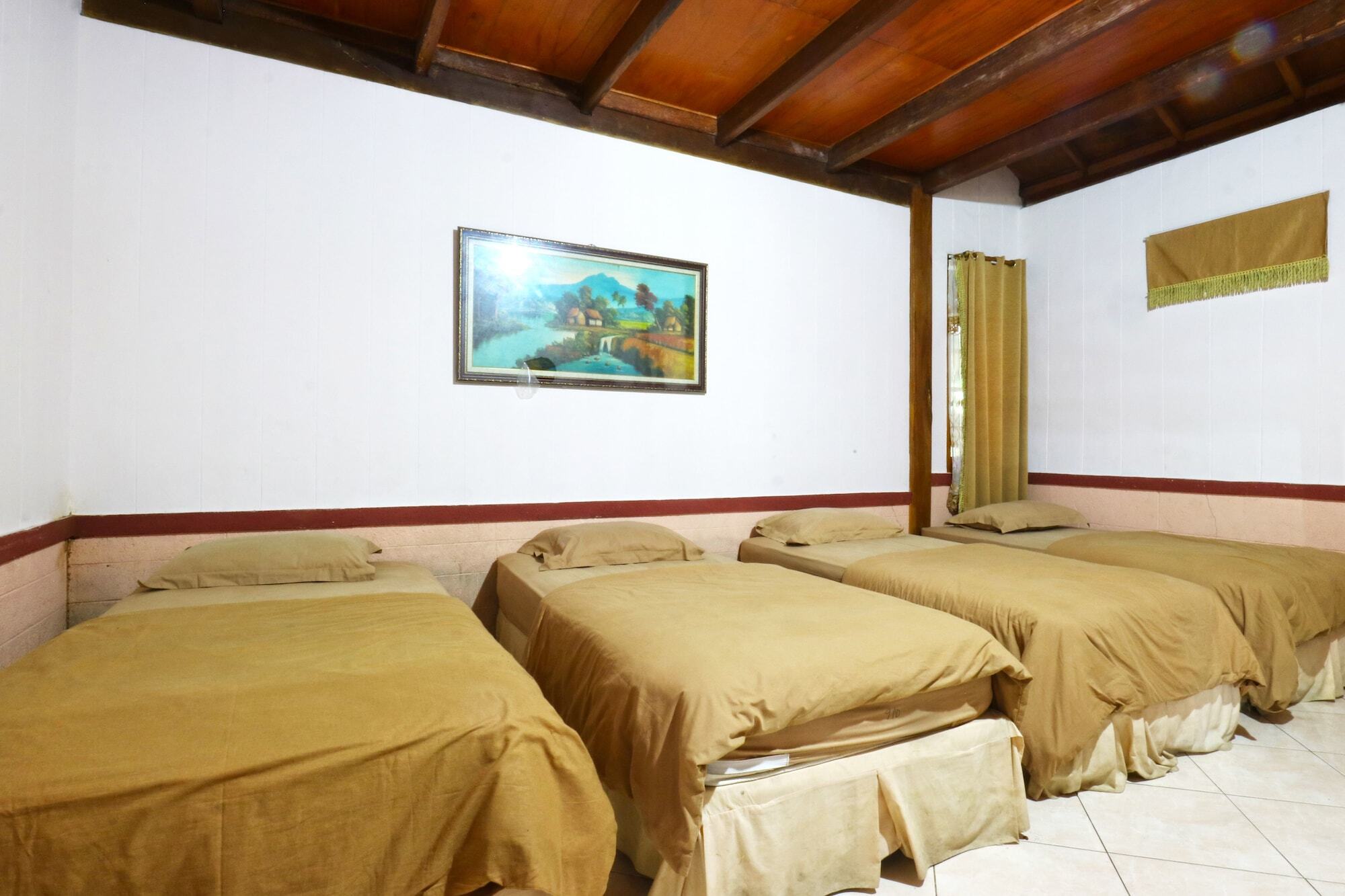 Aquarius Orange Hotel Puncak Exterior photo